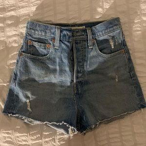 LEVI Jean shorts